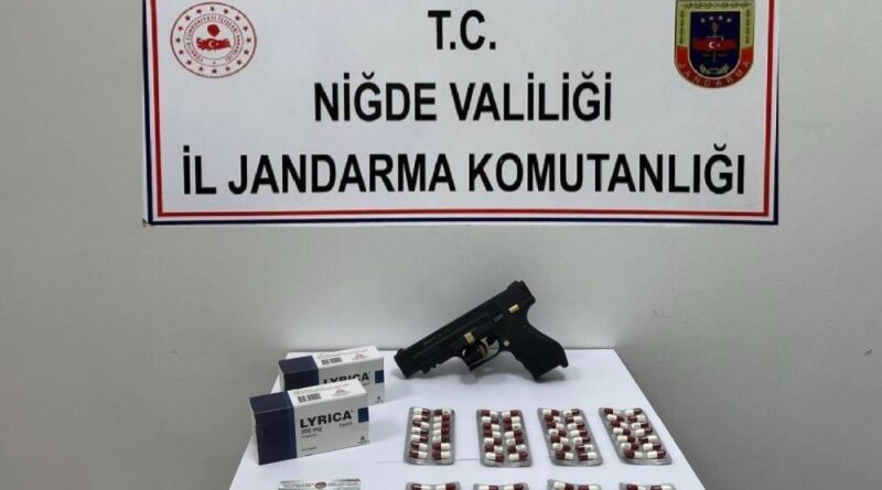 Şüphelenilen araçtan sahte avukat kimliği ile uyuşturucu çıktı 1