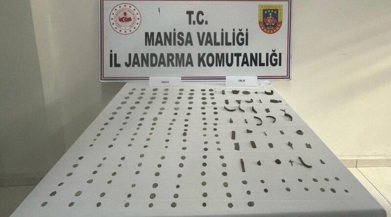 Tarihi objeler ve sikkeleri satmak isterken jandarmaya yakalandı 1