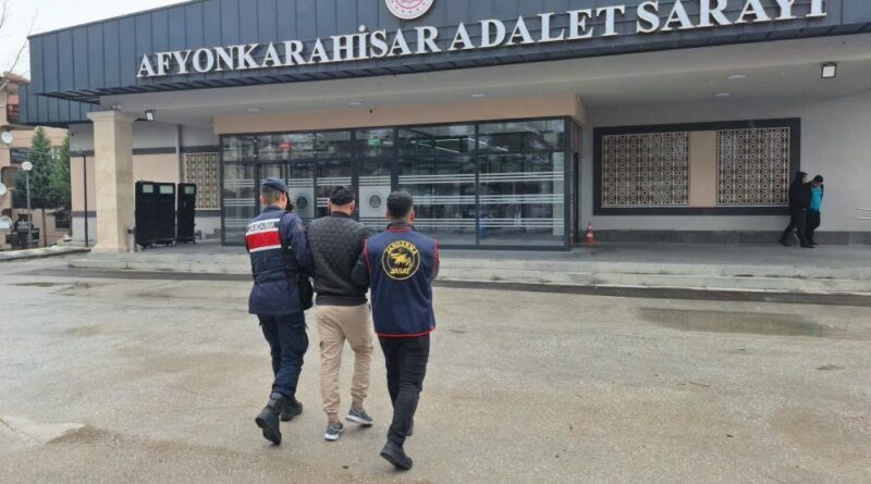 Uyuşturucu ticareti suçundan aranan şahsı JASAT yakaladı 1