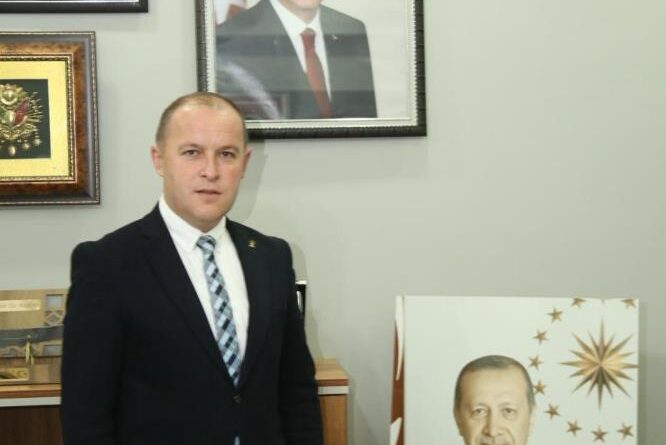 Yenişehir'de Kapalı Spor Salonu'nun parkeleri yenileniyor 1