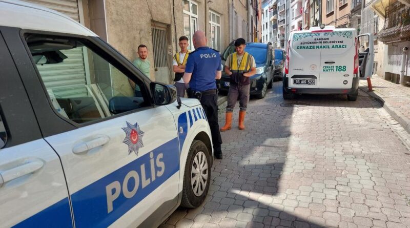 Apartmana yayılan koku yaşlı adamın öldüğünü ortaya çıkardı 1