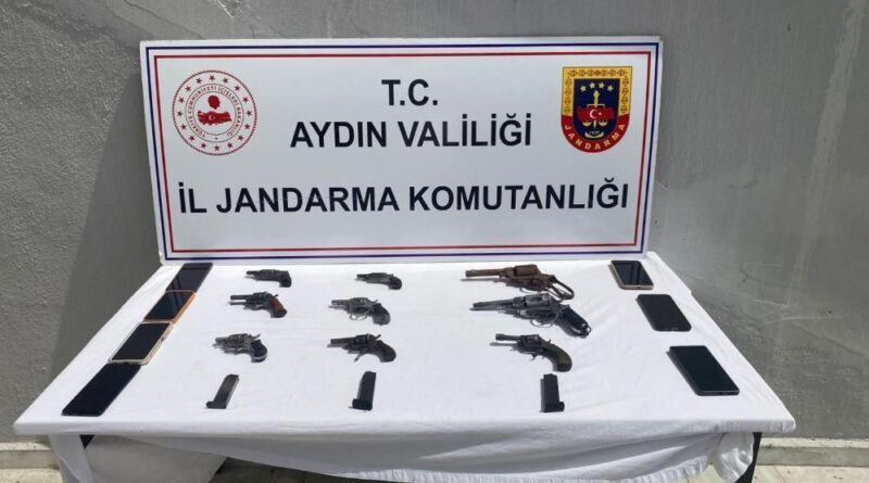 Aydın'da silah ticareti jandarma ekiplerine takıldı 1
