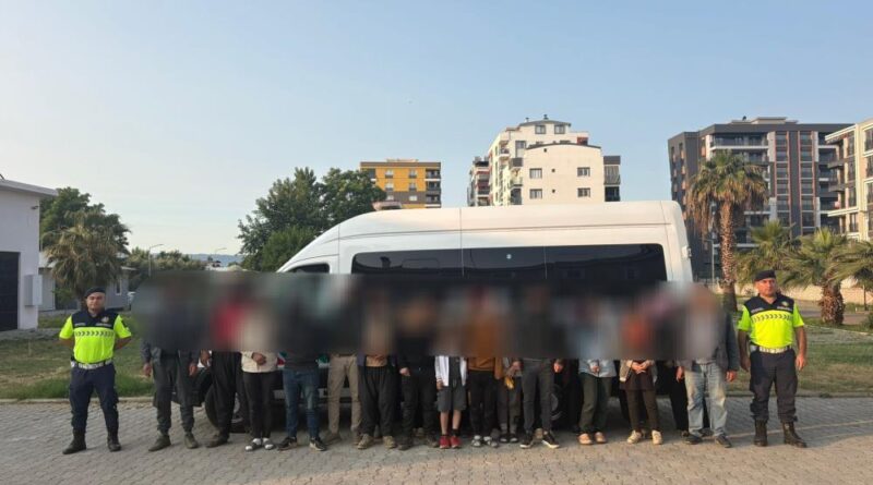 Aydın’da 21 düzensiz göçmen yakalandı 1