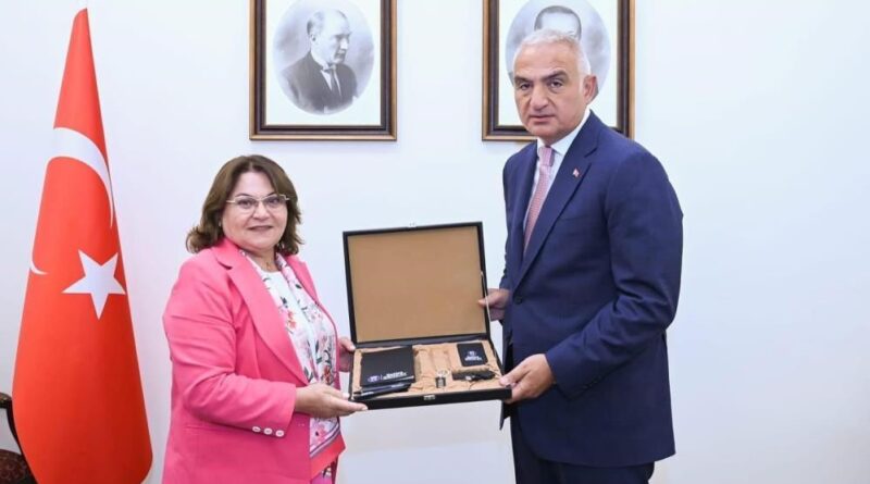 Başkan Gençay, Kültür ve Turizm Bakanı Ersoy ile bir araya geldi 1