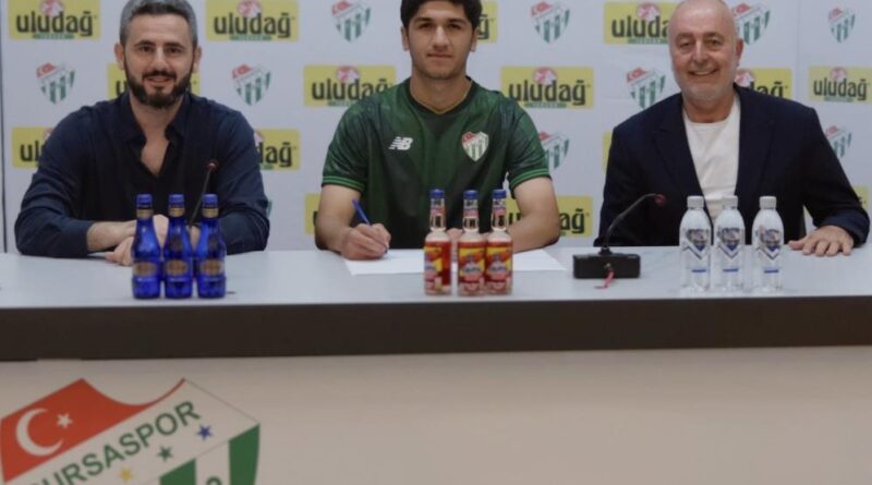 Bursaspor'da Ensar Duman profesyonel oldu 1