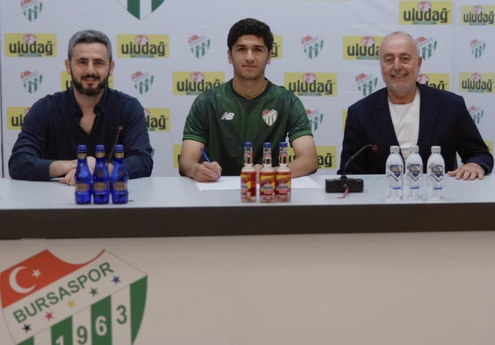 Bursaspor’da Ensar Duman profesyonel oldu