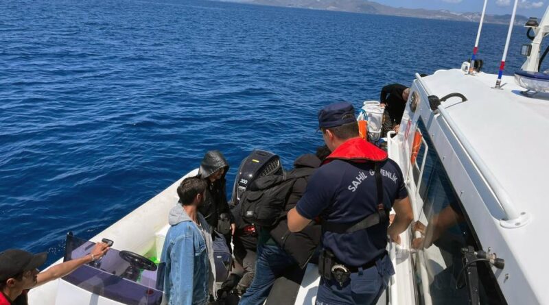 Datça'da Yunanistan'ın geri ittiği 10'u çocuk 33 düzensiz göçmen kurtarıldı 1