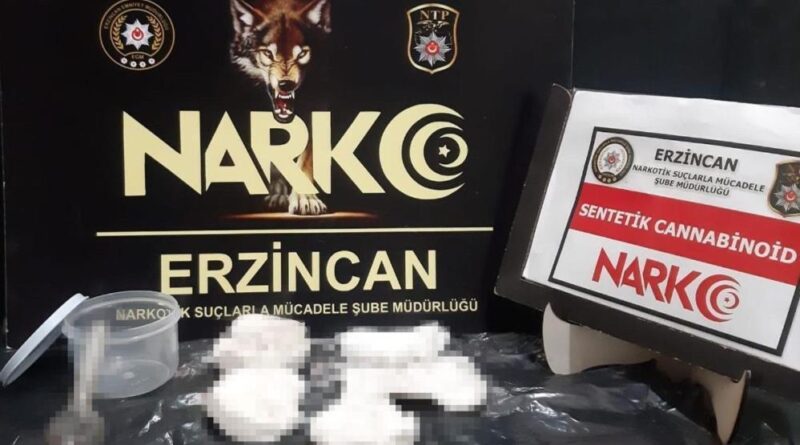 Erzincan’da peçeteye emdirilmiş uyuşturucu madde ele geçirildi 1