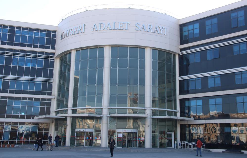 Eski eşini bıçakla yaralayan sanık bu kez de tehdit ve hakaretten yargılandı