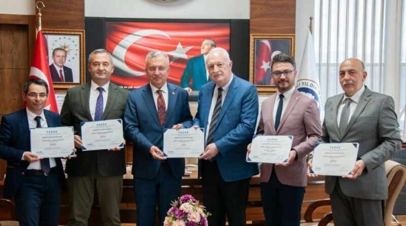 Fen Edebiyat Fakültesinin, akreditasyon belgelerini rektöre takdim etti 1