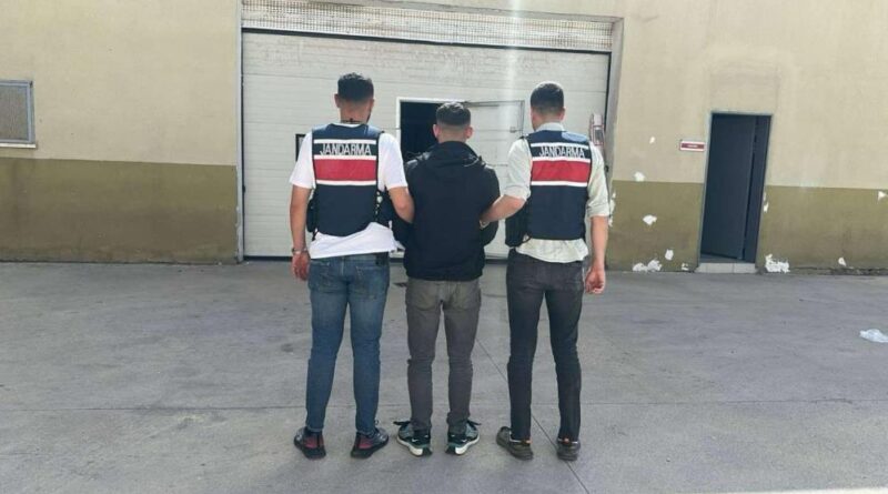 Hırsızlık ve yaralama suçundan aranan hükümlüyü jandarma yakaladı 1