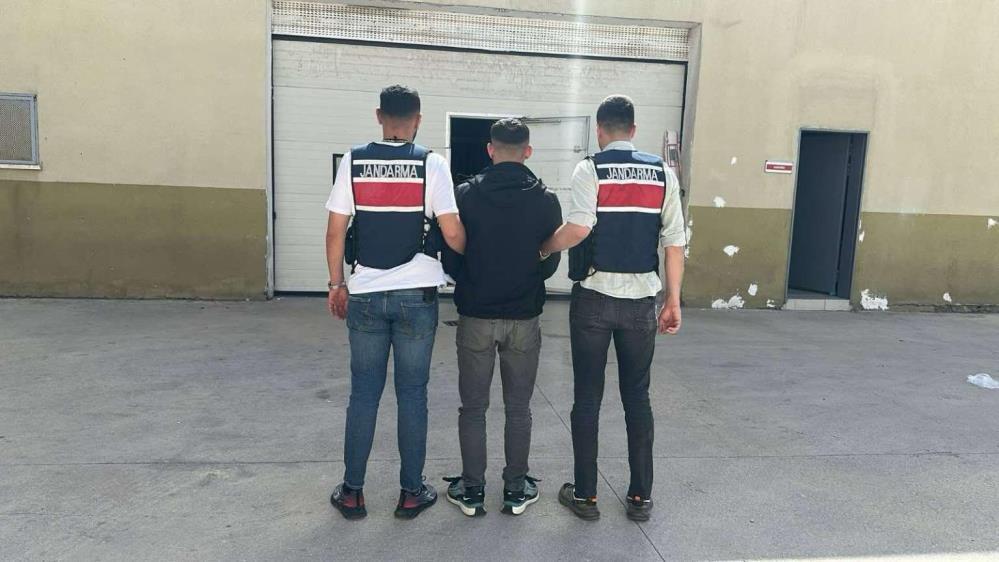 Hırsızlık ve yaralama suçundan aranan hükümlüyü jandarma yakaladı
