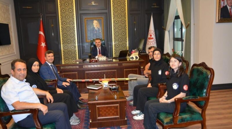 Kaymakam Odabaş, robotik şampiyonları ağırladı 1