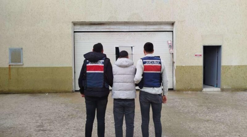 Kesinleşmiş 12 yıl cezayla aranan uyuşturucu taciri yakalandı 1