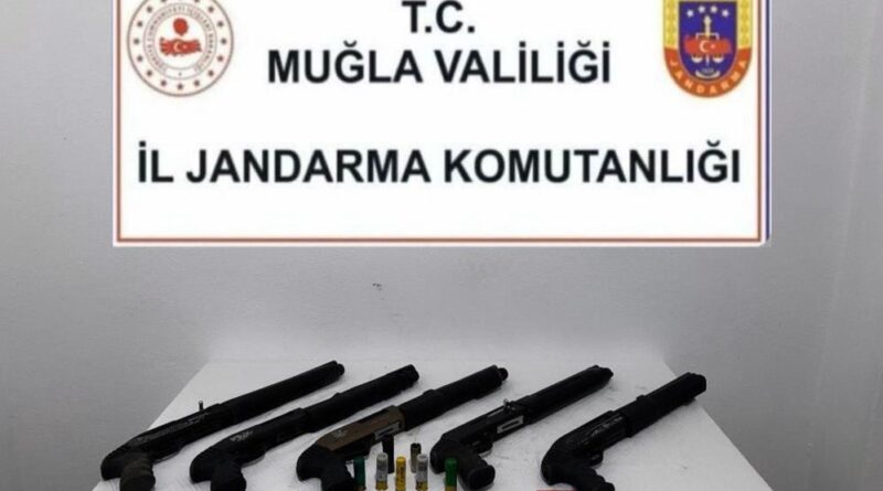 Köyceğiz’de ruhsatsız pompalı tüfekler ele geçirildi 1
