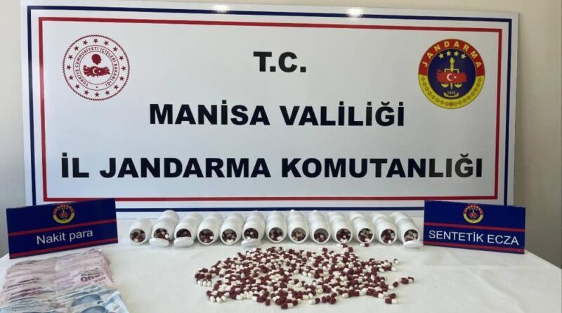 Manisa'da 2 bin 415 adet uyuşturucu hap ele geçirildi 1