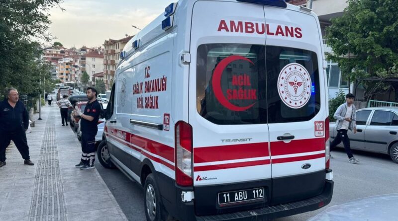 Motosiklet ile bisiklet çarpıştı; 1 yaralı 1