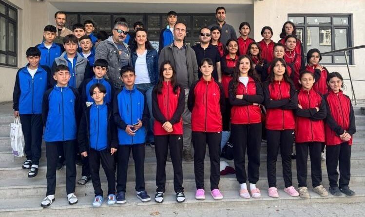 Van’daki ortaokulun spor başarısı göz doldurdu 1