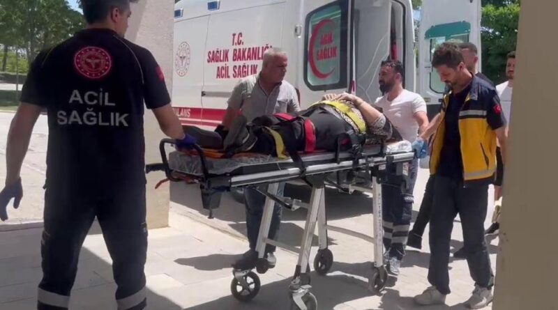 Yolcu otobüsü ile otomobil çarpıştı: 1 yaralı 1