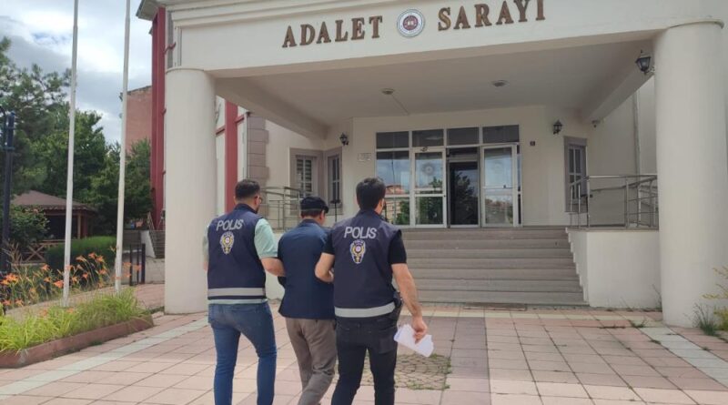 11 yıl hapis cezasıyla aranan şahsı polis yakaladı 1