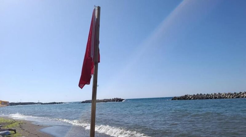 Akçakoca'da deniz girmek yasaklandı 1