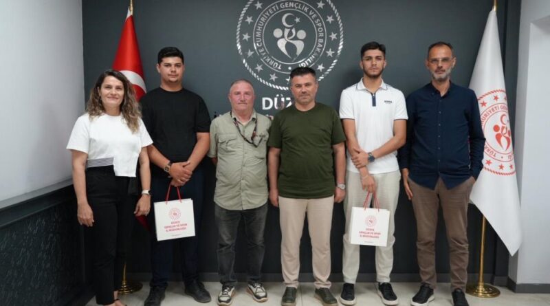 Başarılı sporcuları ağırladı 1