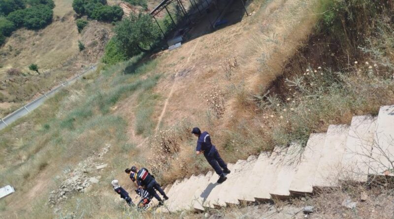 Bisikletiyle dereye uçan çocuk hayatını kaybetti 4