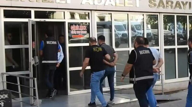 Denizli’de 5 kişiyi mağdur ettiği tespit edilen 3 şüpheli 10 milyon liralık senetle yakalandı 1
