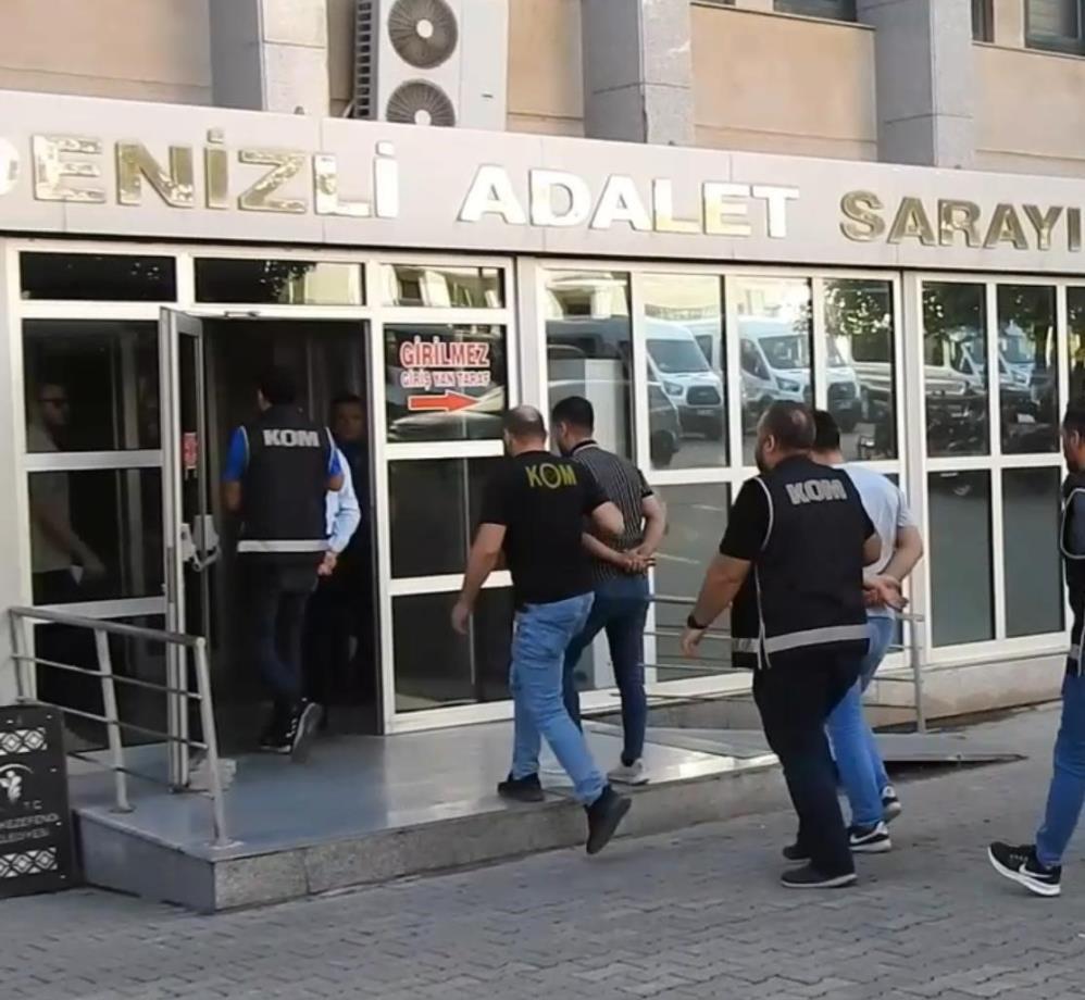 Denizli’de 5 kişiyi mağdur ettiği tespit edilen 3 şüpheli 10 milyon liralık senetle yakalandı