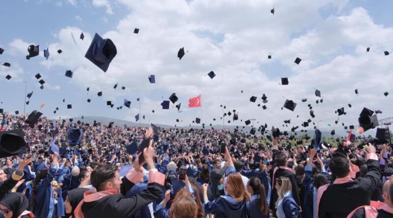 EBYÜ’nün akademik yılı mezuniyet töreni 20 Haziran’da 1
