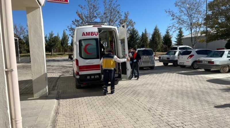 Eski muhtarın evine silahlı saldırı: 2 yaralı 1