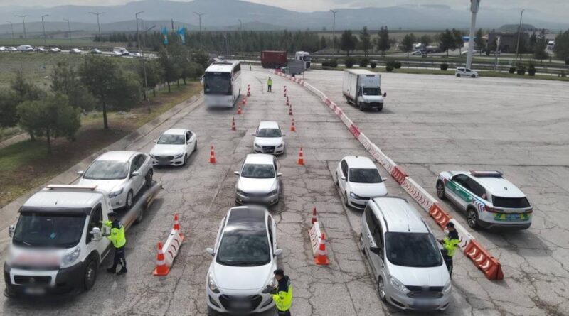 Gaziantep'te otoyolda kural ihlali yapan 99 araca 178 bin TL ceza 1