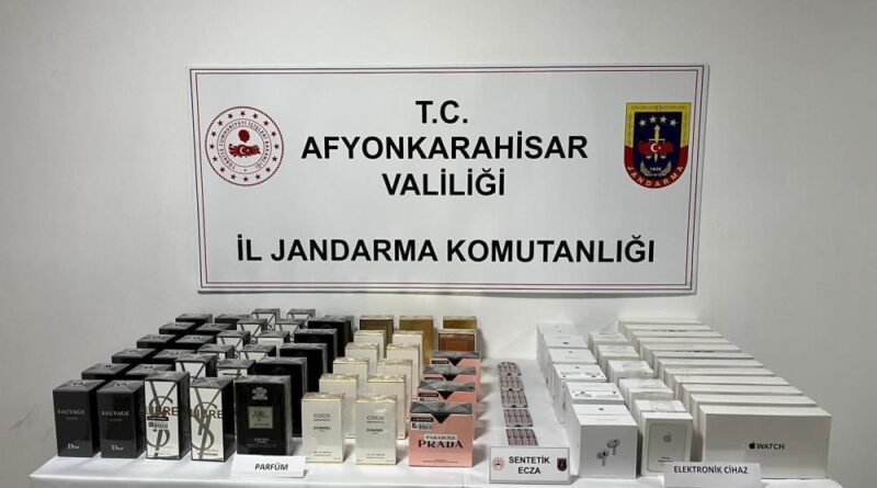 Kaçak elektronik ürün satan şahıs uyuşturucu ile yakalandı 1