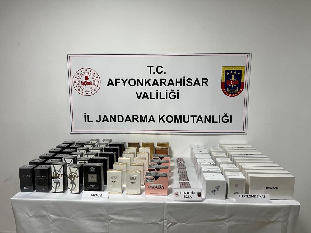 Kaçak elektronik ürün satan şahıs uyuşturucu ile yakalandı