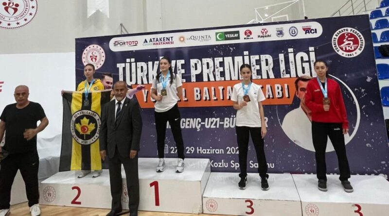 Karate sporcusu Doğa Açıkgöz, Türkiye 3'üncüsü oldu 1