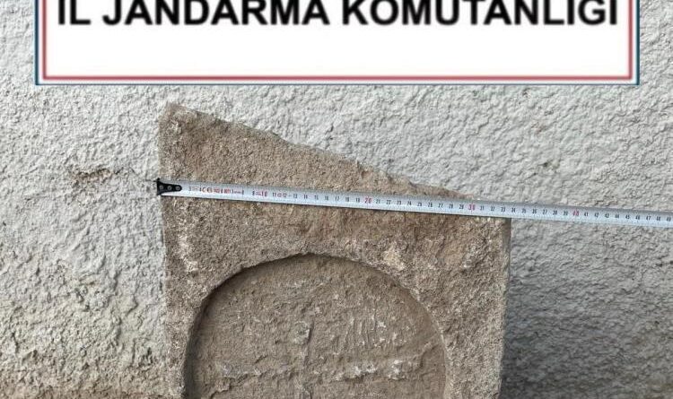Kırşehir'de Bizans dönemine ait mezar steli ele geçirildi 1