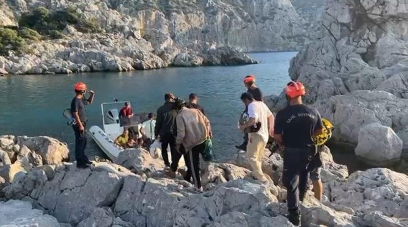 Marmaris’te 15 düzensiz göçmen ve bir göçmen kaçakçısı yakalandı 1