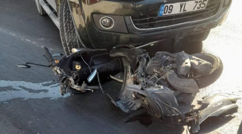 Motosiklet sürücüsü metrelerce sürüklendi 1