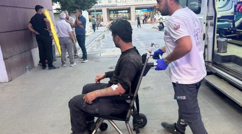 Motosikletle otomobil çarpıştı: 1 yaralı 1