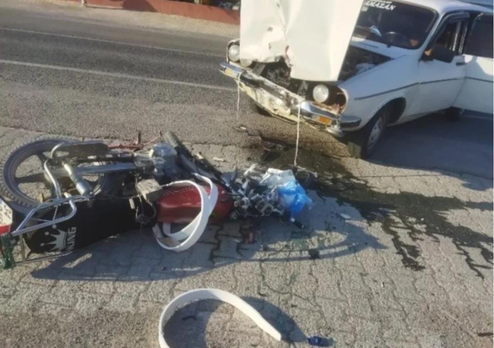 Otomobil ile motosiklet çarpıştı: ” yaralı