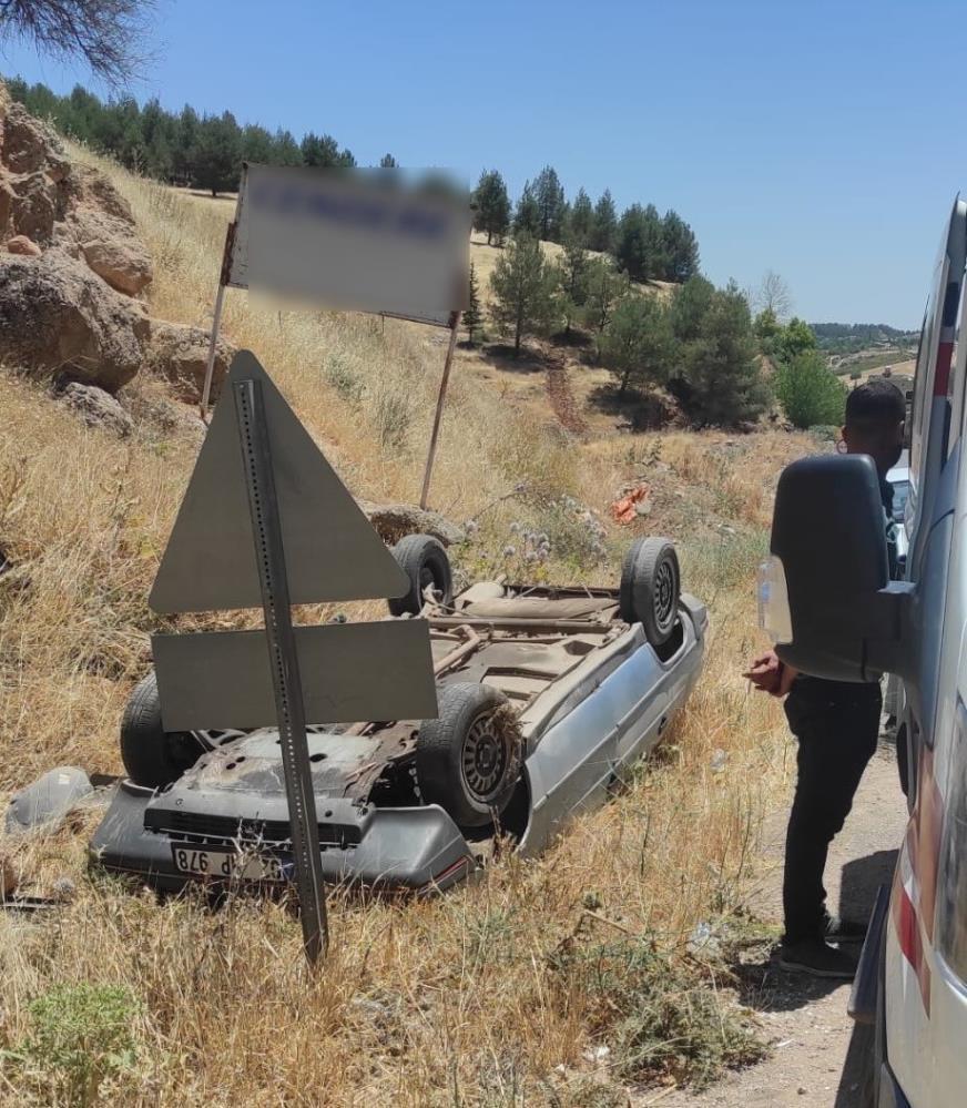 Otomobil takla attı, sürücü yaralandı