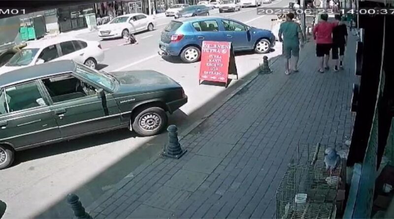 Otomobilin bisikletli çocuğa çarpma anı kamerada 1