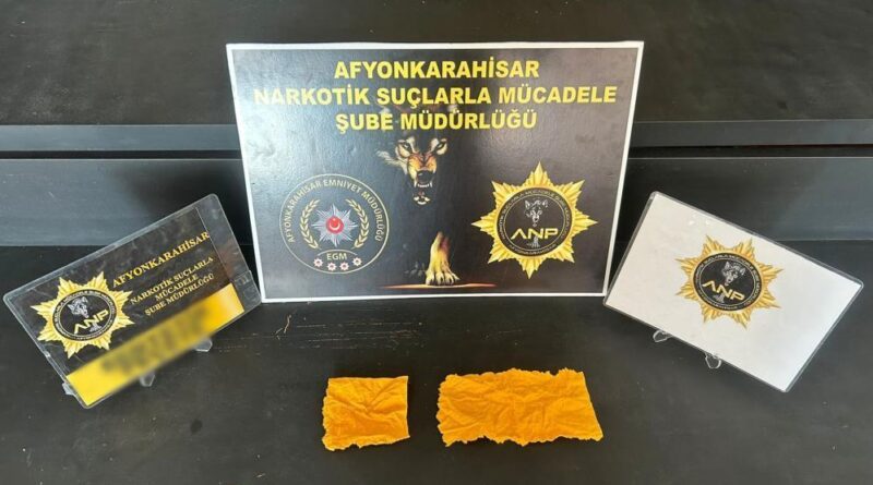 Peçeteye emdirilmiş uyuşturucu ile yakalanan 3 kişi tutuklandı 1