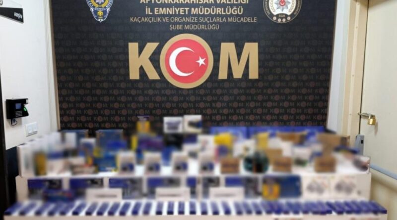 Polis kaçak cep telefonu tamir malzemesi ele geçirdi 1