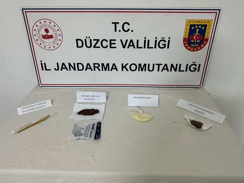 Sakarya’dan Düzce’ye uyuşturucu getirirken yakalandı