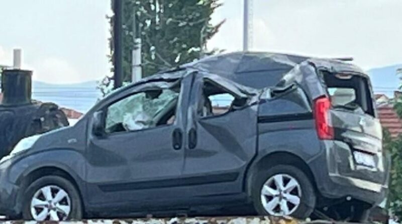 Tavşanlı'da kontrolden çıkan araç takla attı, sürücüsü yaralandı 1