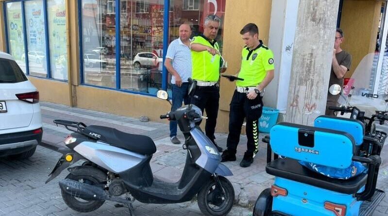 Tavşanlı'da motosikletler çarpıştı, 1 yaralı 1