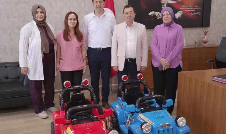 Tedavi gören çocuklar için akülü araç tahsis edildi 1