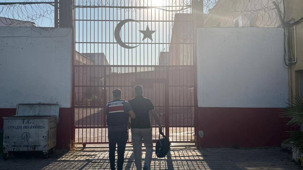 Terör suçundan aranan şahıs Efeler’de yakalandı