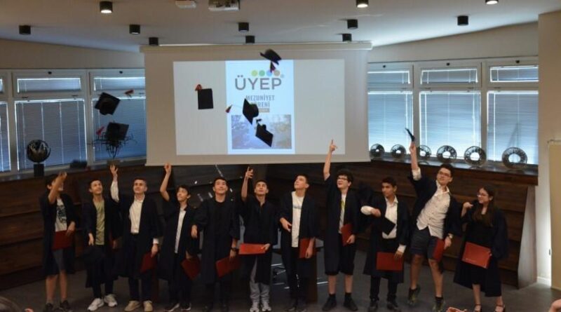 ÜYEP mezunları gerçekleştirilen törenle uğurlandı 1